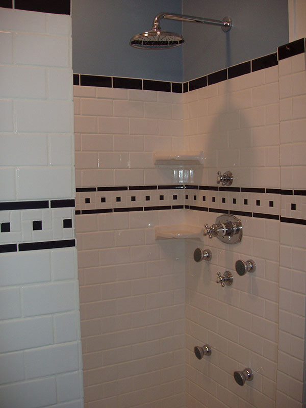 This is an example of a traditional bathroom in Chicago.