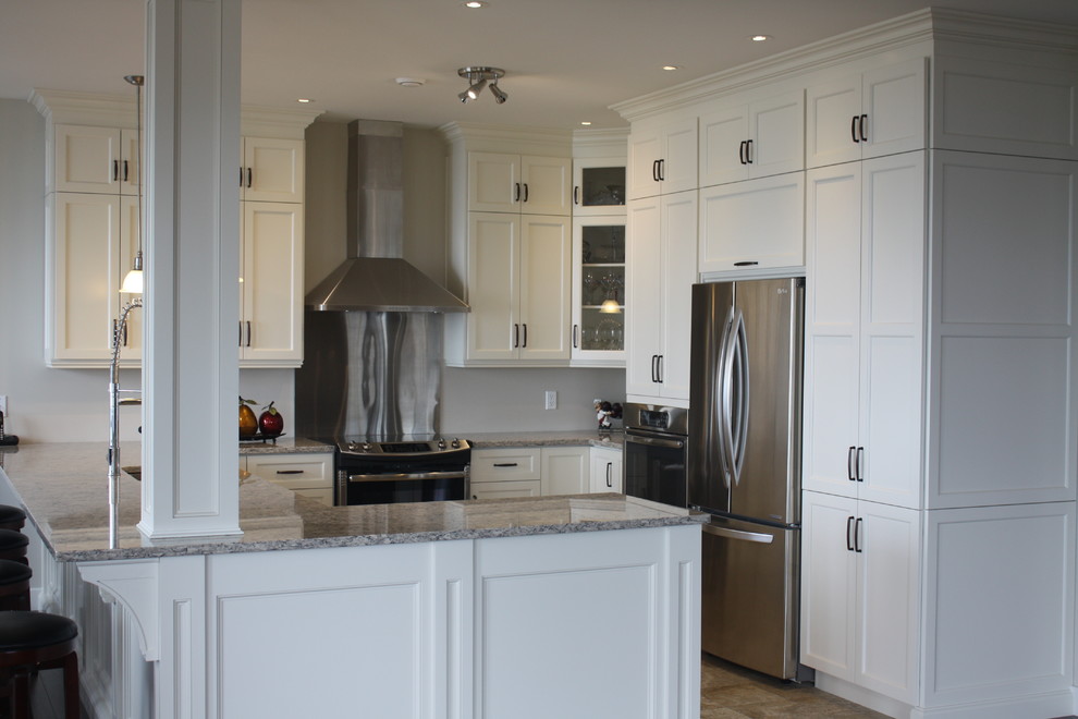 Large transitional kitchen photo