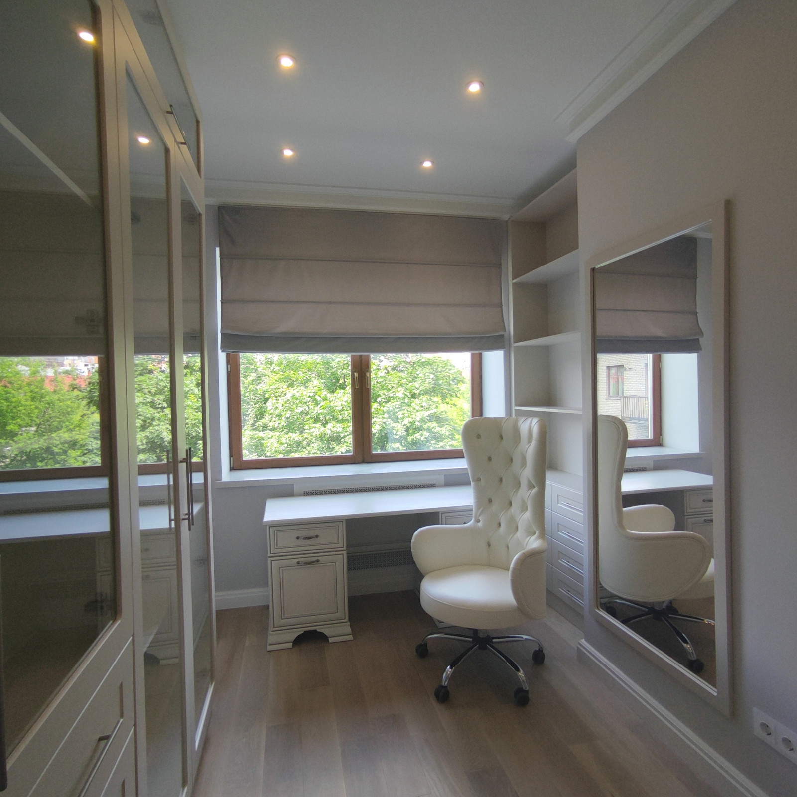 Двухуровневая светлая квартира в неоклассическом стиле