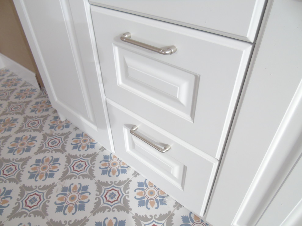 Белая кухня в квартире в Красногорске для заслуженного артиста России