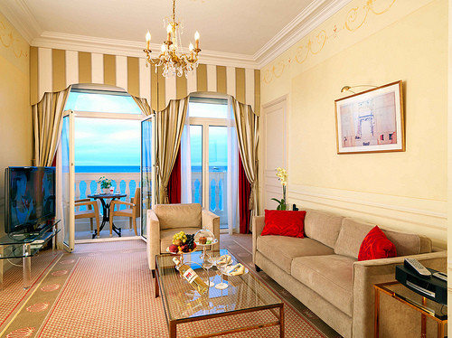 D&eacute;coration - La R&eacute;serve traditional-living-room