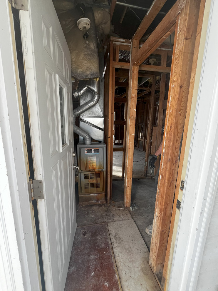 Inspiration for a rustic entryway remodel in Milwaukee