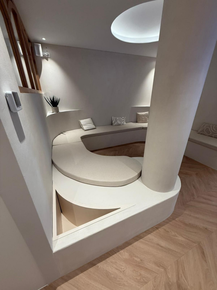 Современный интерьер стоматологической клиники с декоративной отделкой