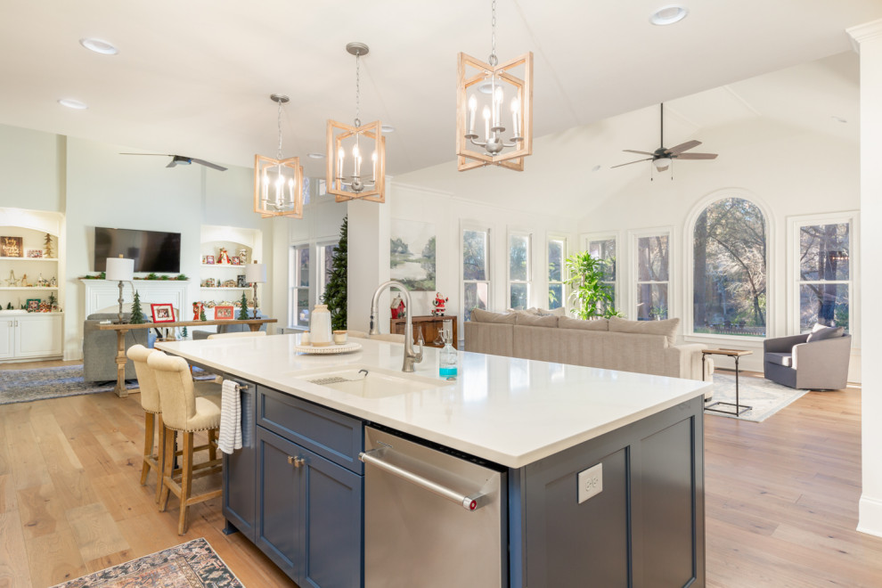 Home design - transitional home design idea in Atlanta