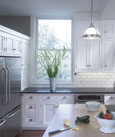 Design Dilemma: Boosting Kitchen Color with Accessories