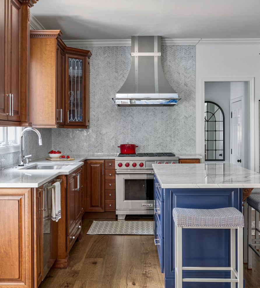 Mid-sized transitional u-shaped medium tone wood floor and brown floor eat-in kitchen photo in Newark with an undermount sink, raised-panel cabinets, medium tone wood cabinets, quartzite countertops, gray backsplash, marble backsplash, stainless steel appliances, an island and gray countertops