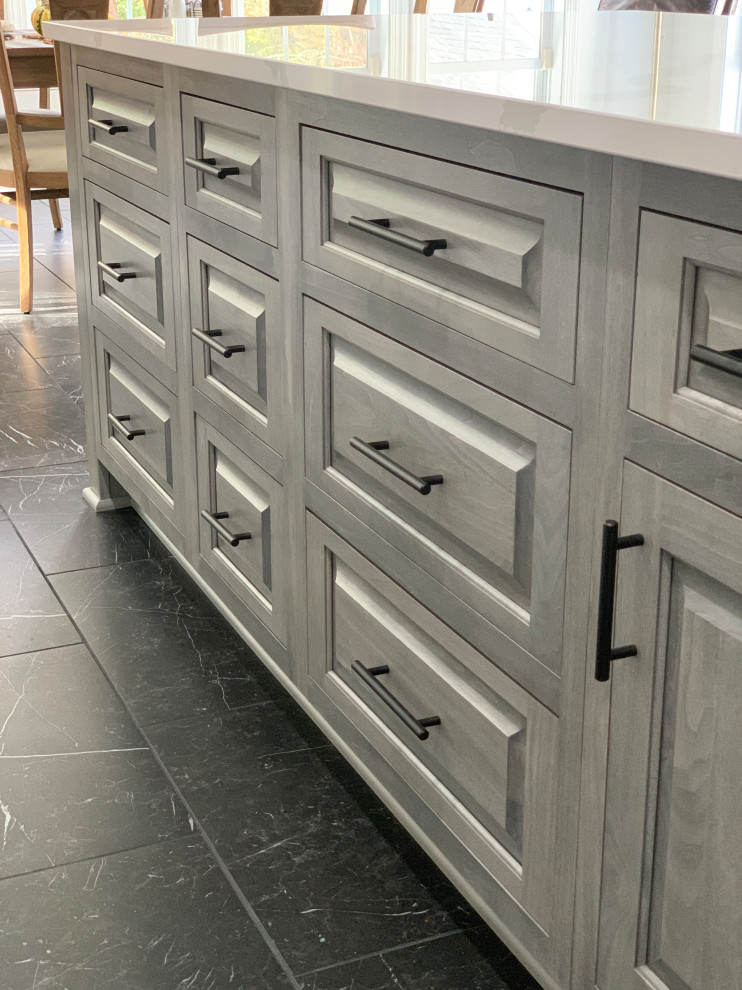 Transitional marble floor and black floor eat-in kitchen photo with an undermount sink, quartz countertops, ceramic backsplash, stainless steel appliances, an island and white countertops