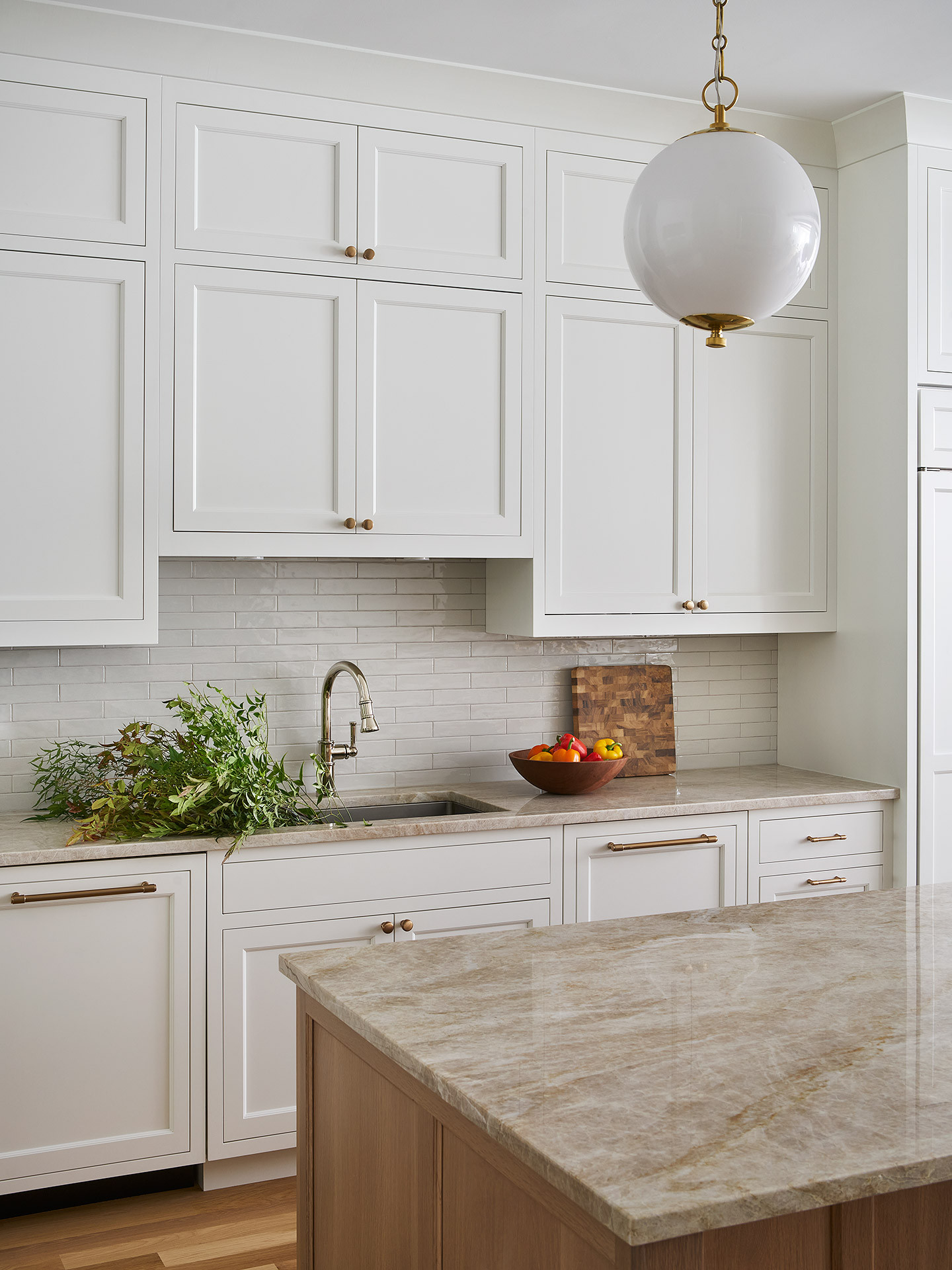 34+ White Kitchen Cabinets with Brass Hardware - ( GOLD SPARKLE )