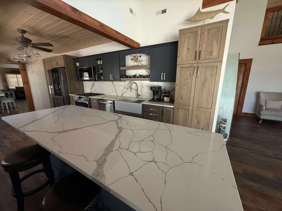 Home design - rustic home design idea in Chicago