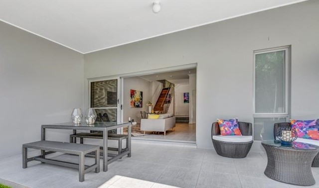 Modern Elegance Duplex modern-uteplats