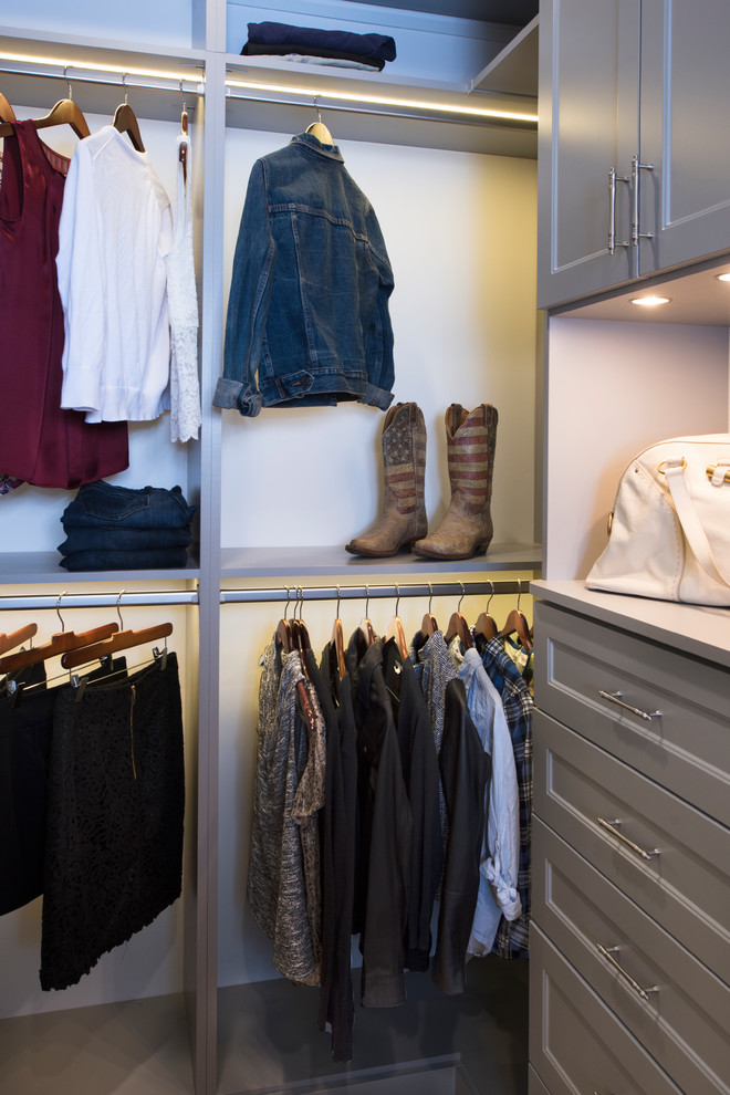 Large transitional gender-neutral walk-in wardrobe in Chicago with recessed-panel cabinets, grey cabinets and carpet.