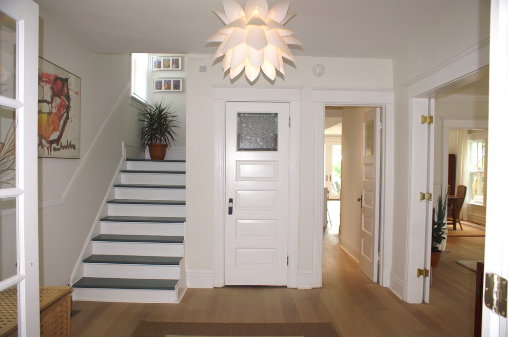 Entryway - transitional entryway idea in Chicago