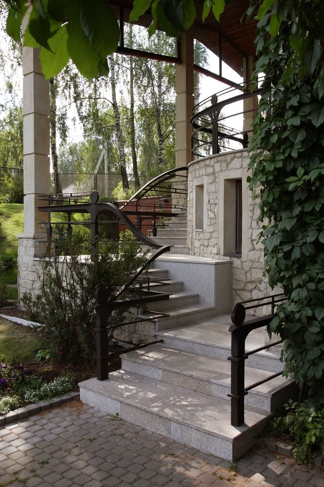 Ограждение в частном доме.