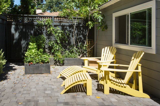 My Houzz: Family Home with a Splash of Yellow nyklassisk-uteplats