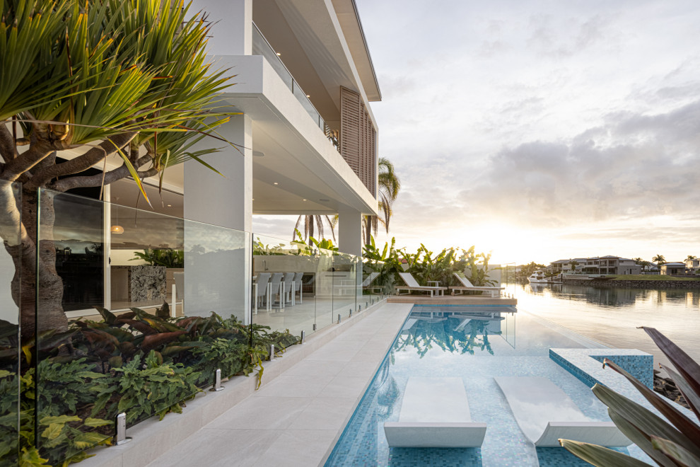Photo of a large contemporary pool in Brisbane.