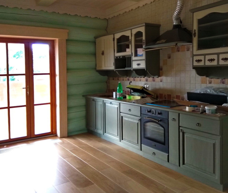 Бревенчатый дом-сказка на Варшавском шоссе