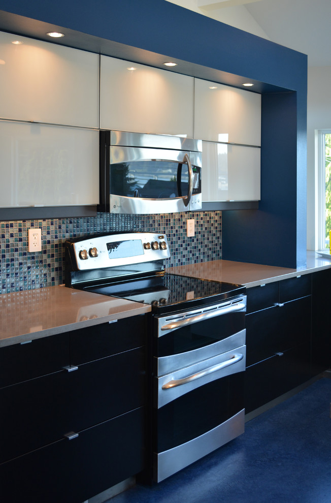 Photo of a mid-sized contemporary l-shaped open plan kitchen in Seattle with an undermount sink, glass-front cabinets, white cabinets, quartz benchtops, blue splashback, glass tile splashback, stainless steel appliances, linoleum floors and with island.