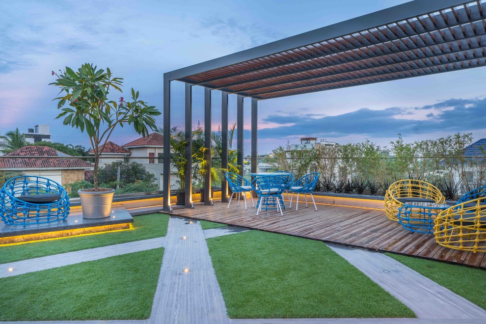 Inspiration for a contemporary rooftop and rooftop deck in Hyderabad with a pergola.