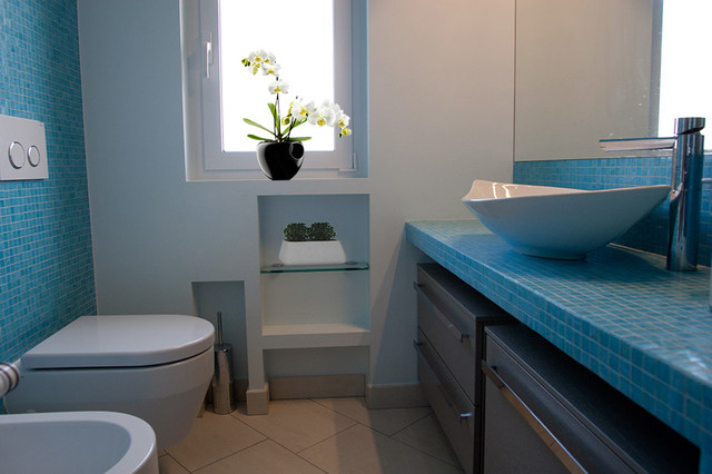 Seafront penthouse modern-bathroom