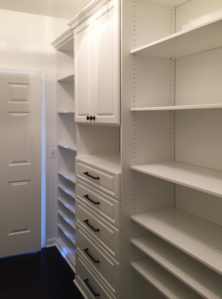 Example of a transitional home design design in Cincinnati