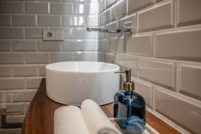 LAZOS CON EL MAR coastal-bathroom