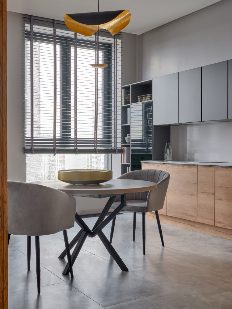 Монохром с деревянными акцентами в двухкомнатной квартире 60 м2