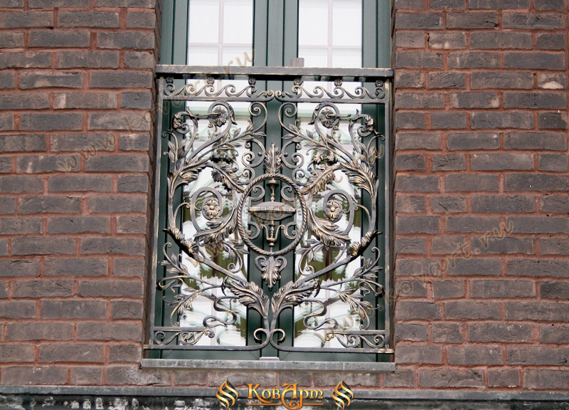 Декоративный кованый балкон для окна