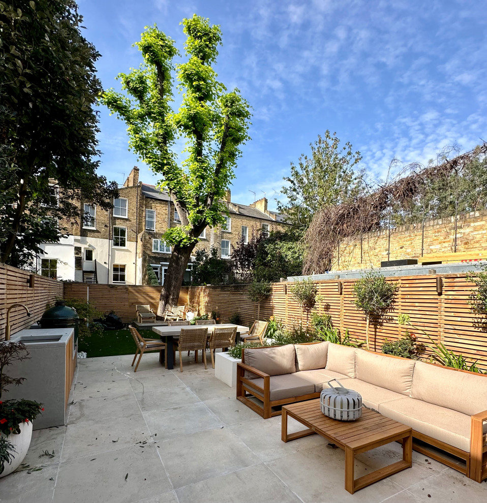 Inspiration for a classic patio in London.