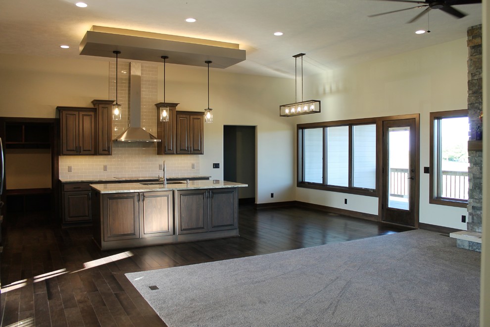 Kitchen - transitional kitchen idea