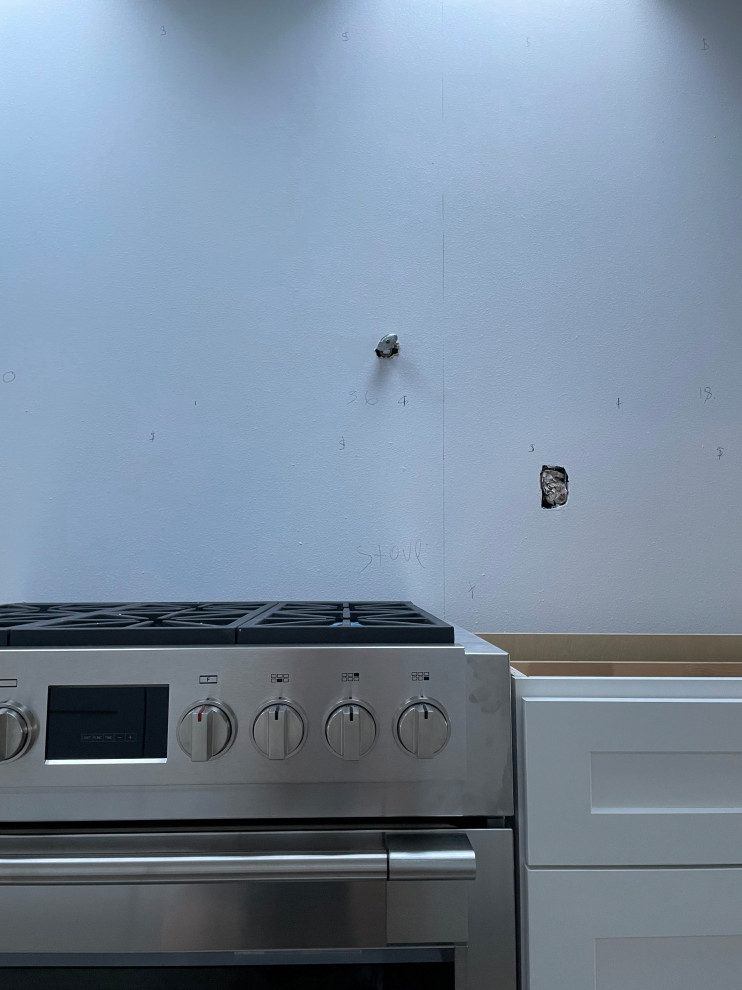 Kitchen - modern kitchen idea in Seattle