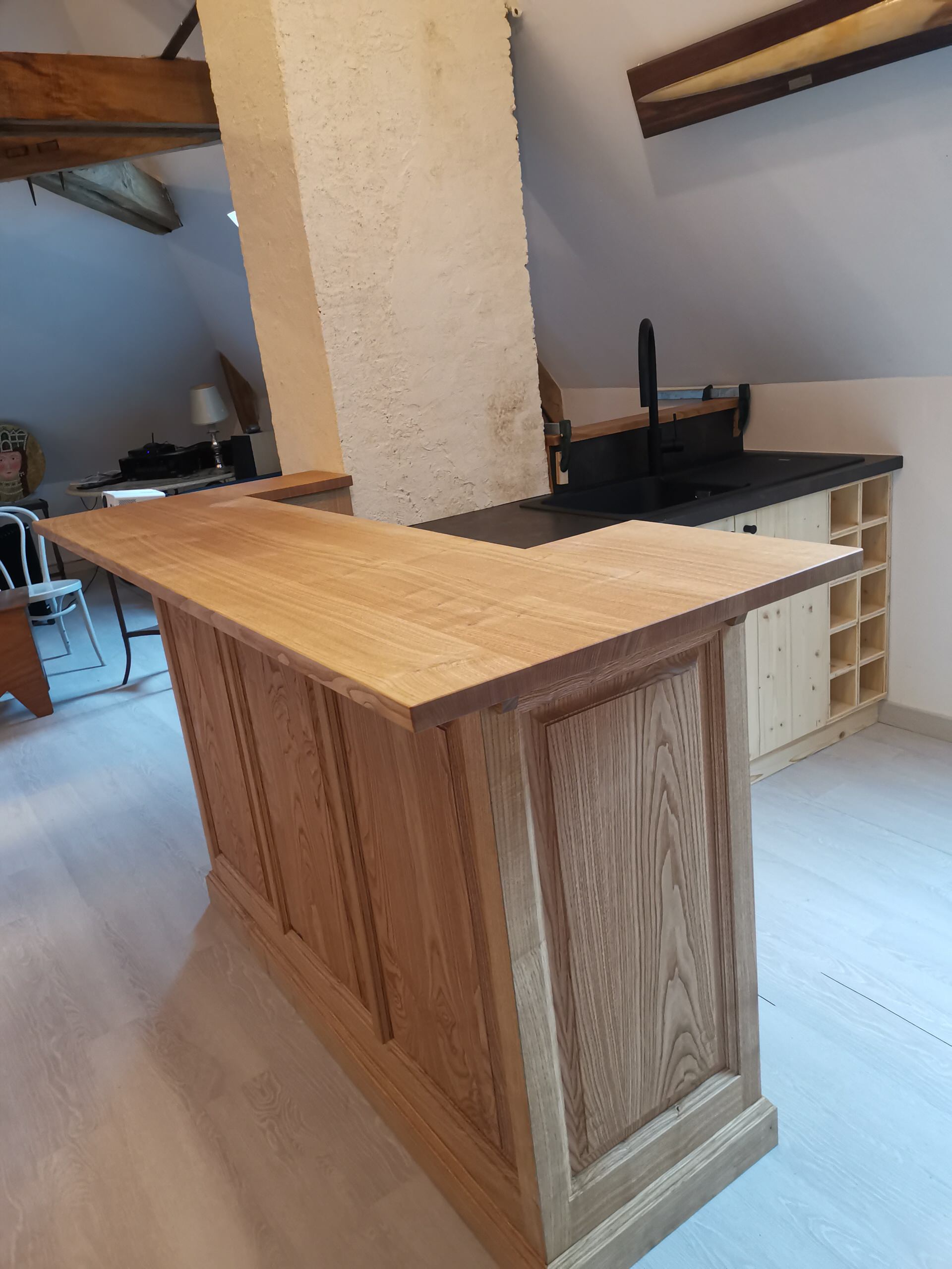 Bar en châtaignier massif