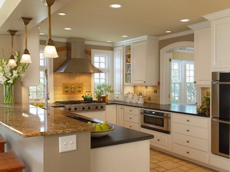 Inspiration for a transitional kitchen remodel in Chicago