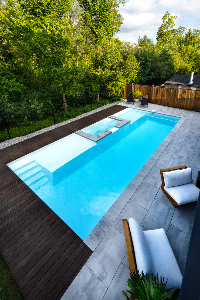 Inspiration for a transitional pool remodel in Toronto