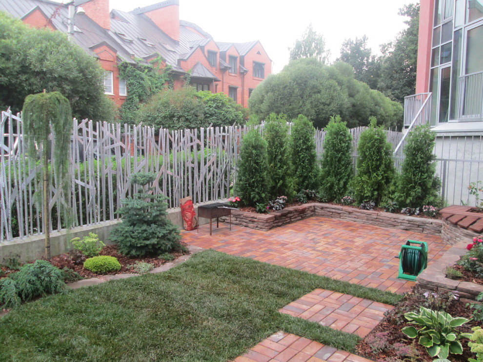 дворик в коломягах