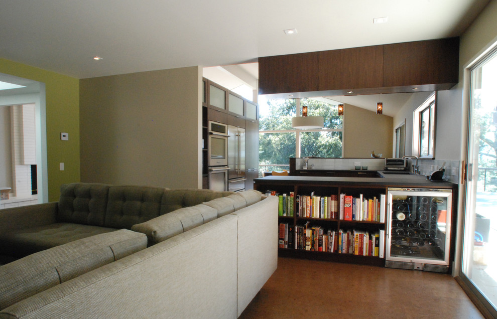 Photo of a modern family room in San Francisco.