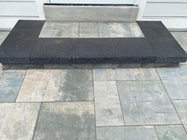 Cambridge Oceanside Pavers with coal river rock border