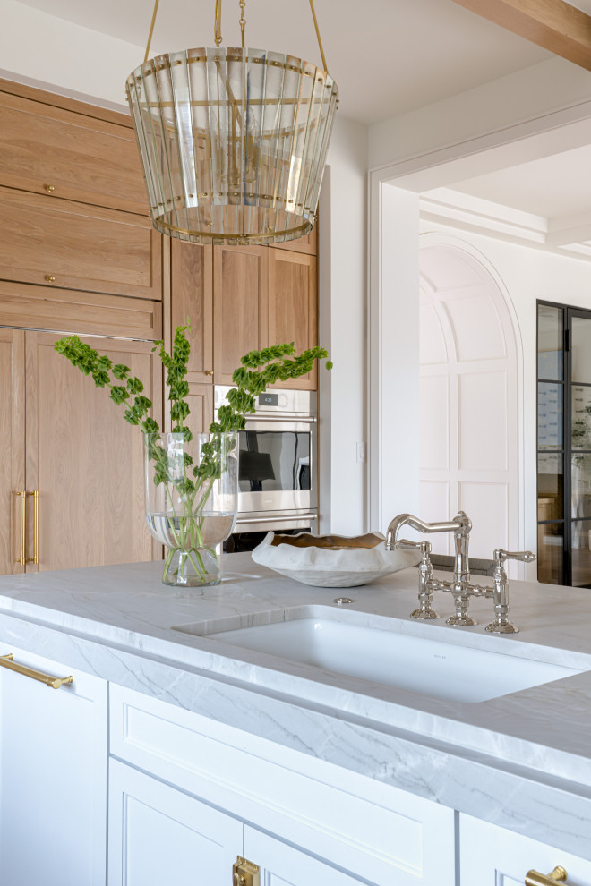 Transitional kitchen photo in Dallas