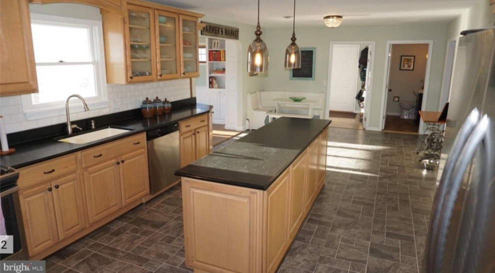 Light maple cabinets with black countertops deals