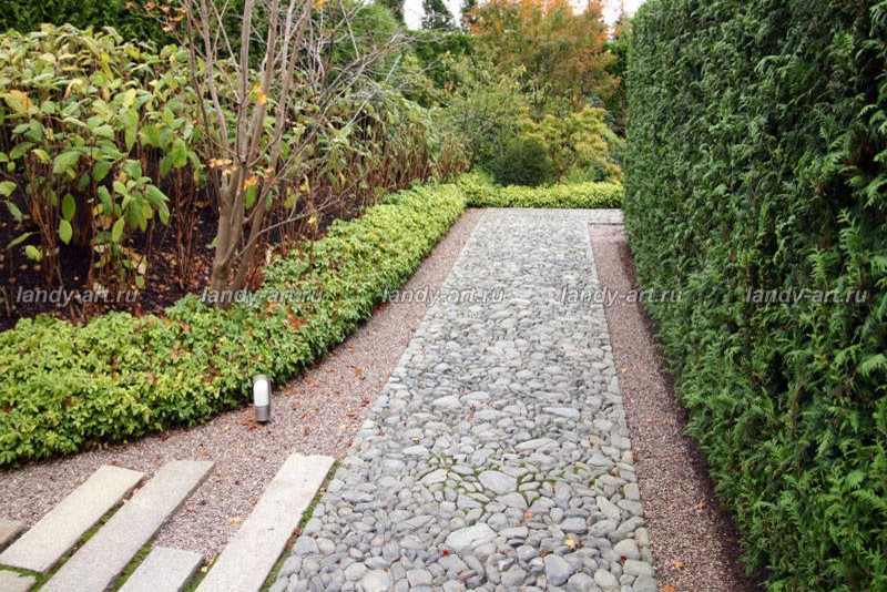 Мощение из натурального камня.