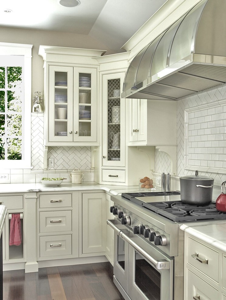 Traditional kitchen in DC Metro with with island.