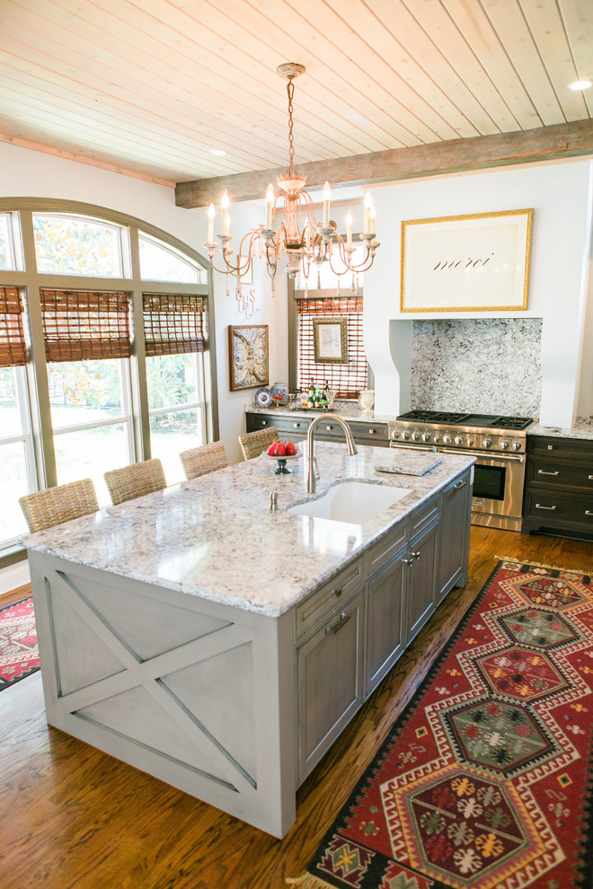 Kitchen - transitional kitchen idea in Jacksonville