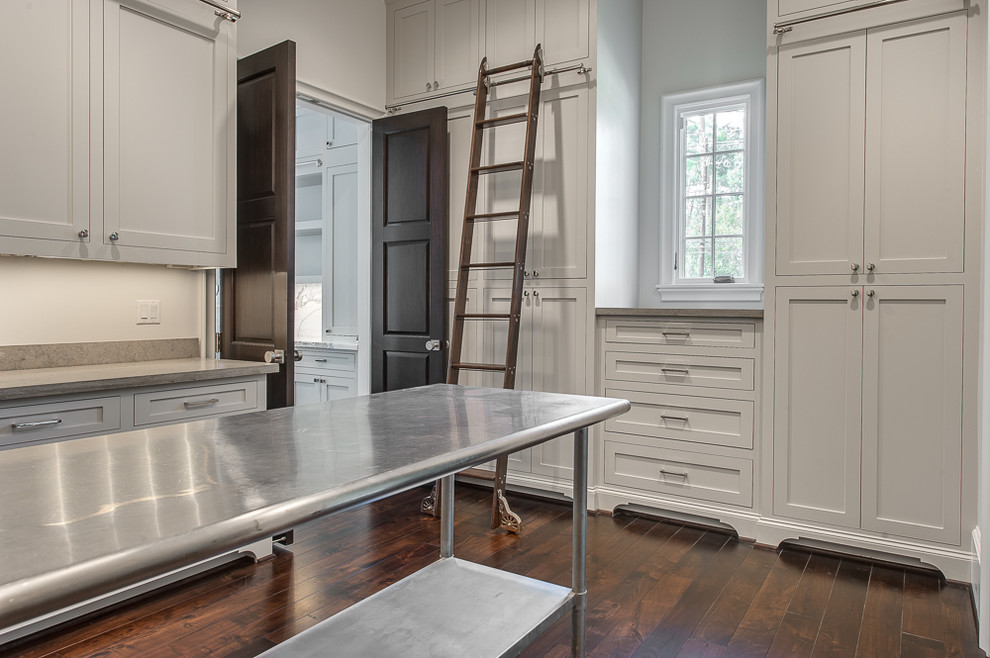Transitional home design photo in Houston