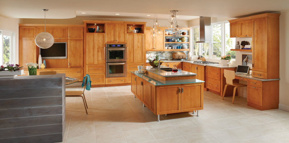 Example of a transitional kitchen design in Chicago