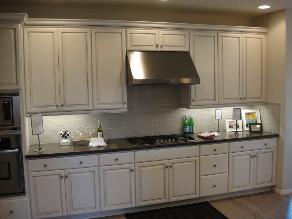 Kitchen - transitional kitchen idea in Phoenix