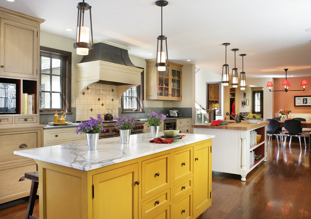 Example of a classic kitchen design in Los Angeles