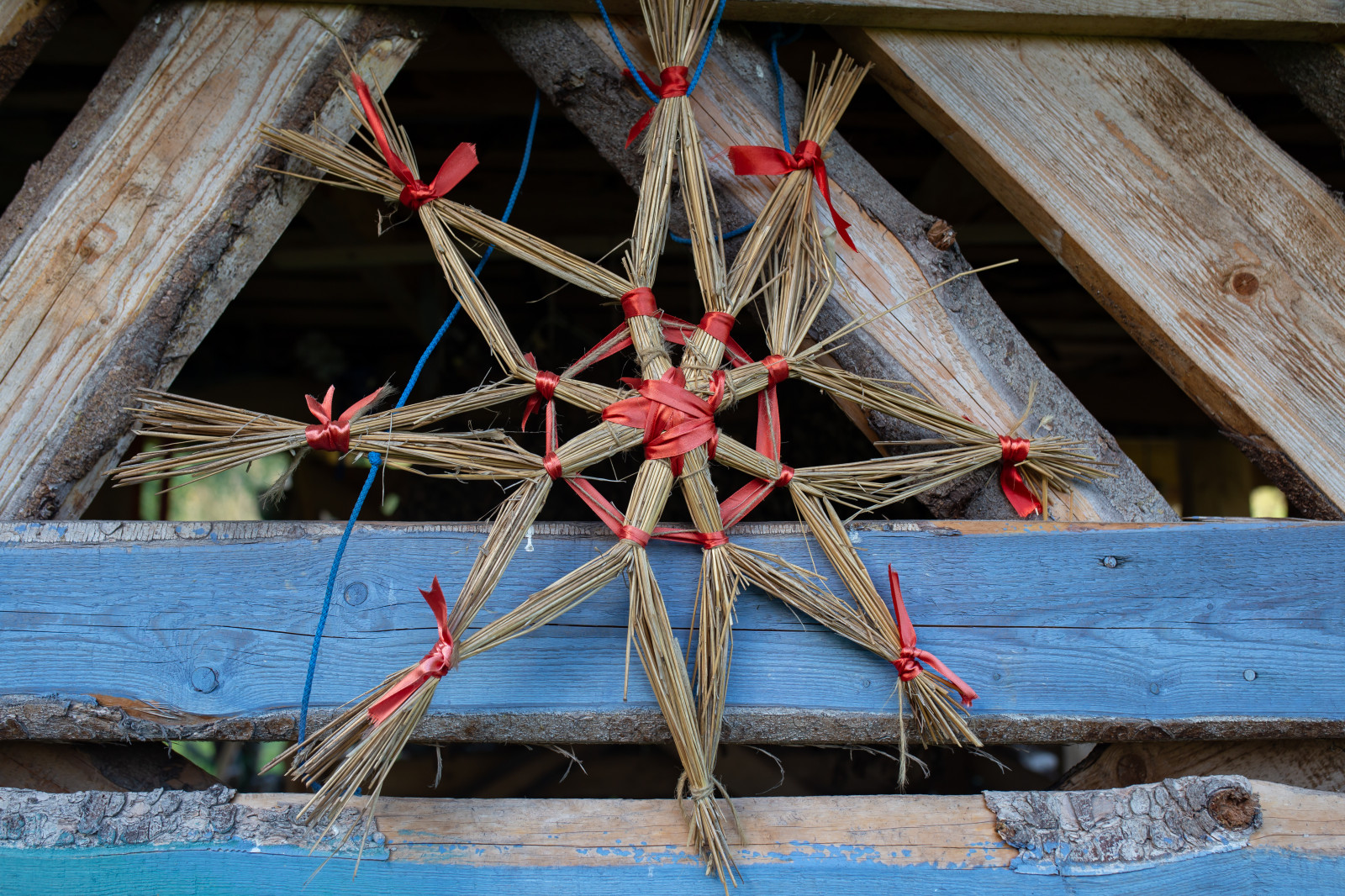 В гостях: Соломенный дом с русской печью