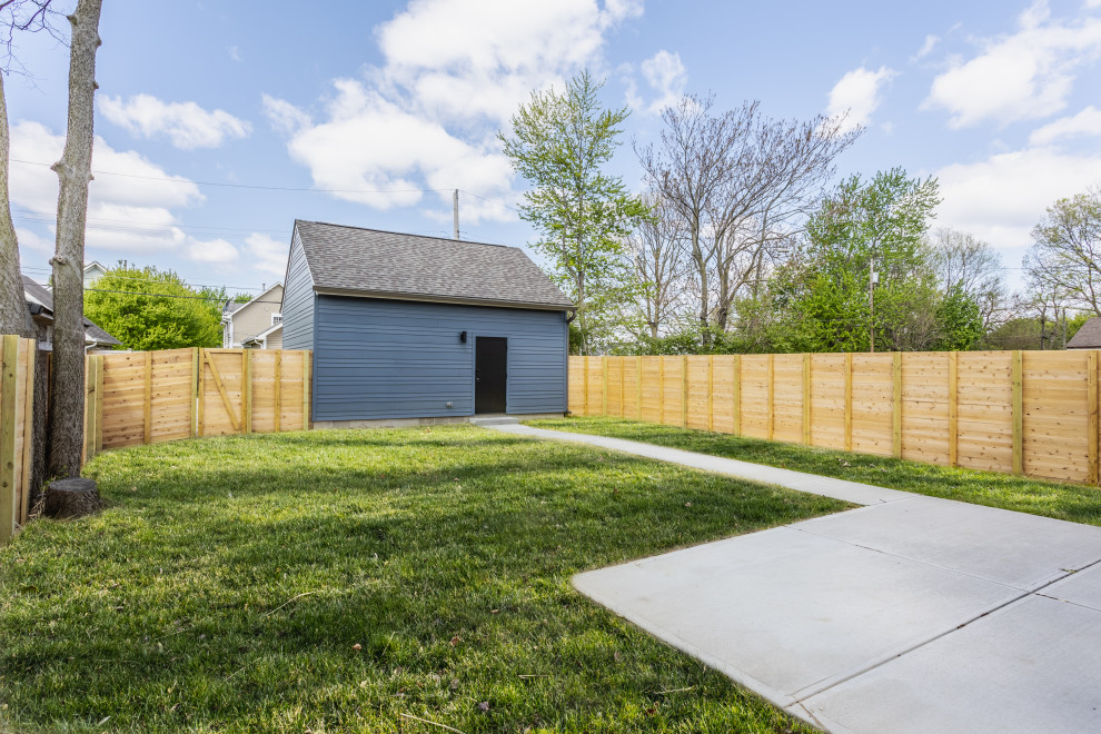 Transitional home design photo in Indianapolis