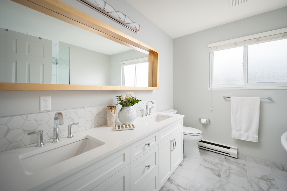 Small beach style master bathroom in Vancouver with shaker cabinets, white cabinets, a freestanding tub, a corner shower, a two-piece toilet, white tile, porcelain tile, grey walls, porcelain floors, an undermount sink, engineered quartz benchtops, white floor, a hinged shower door and white benchtops.