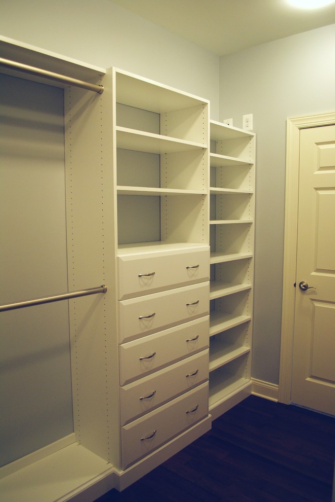 Inspiration for a mid-sized transitional storage and wardrobe.