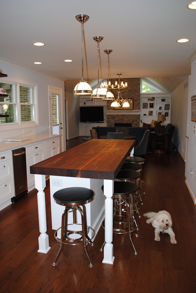 Inspiration for a transitional kitchen in Columbus.